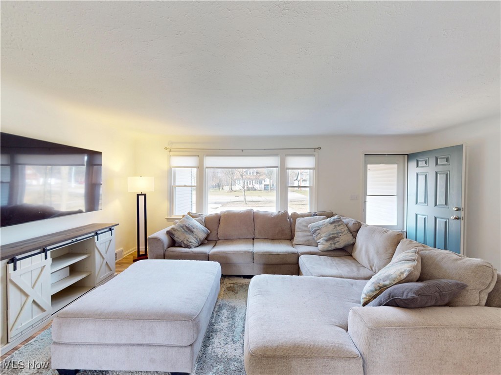 4503 Clague Road, North Olmsted, Ohio image 7