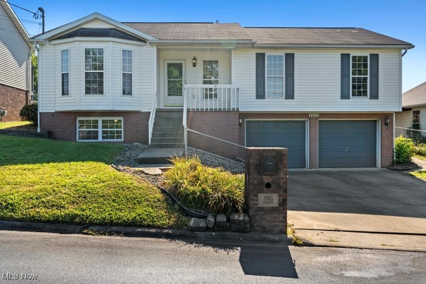 Need {{{SPACE}}} both inside & out? Then this 4 Bed, 3 Full Bath Home with 3 Sitting Rooms, 2 Garages, One Built In & One Detached & a Double Lot with Alley Access is just what you are looking for. This Home has something for everyone, with rooms big enough for everyone to be together or plenty of areas to {{{spread out}}}. On the Main Level, you have a 12x12 Kitchen big enough for a table & a separate 11x10 Dining Room. Also on the Main Level, you have a 19x19 Living Room & a 16x12 Family Room, plus 3 Bedrooms & 2 Full Baths. The Lower Level has the 17x17 Rec Room, the Laundry Room, a Bedroom & the other Full Bath, plus access to your Built-In 2 Stall Garage. The back of the Home has a 12x10 Screened In Porch, the 24x20 Detached Garage & the Fenced-in Yard with Alley Access. The Home is located in a Great South Parkersburg neighborhood & close to everything.