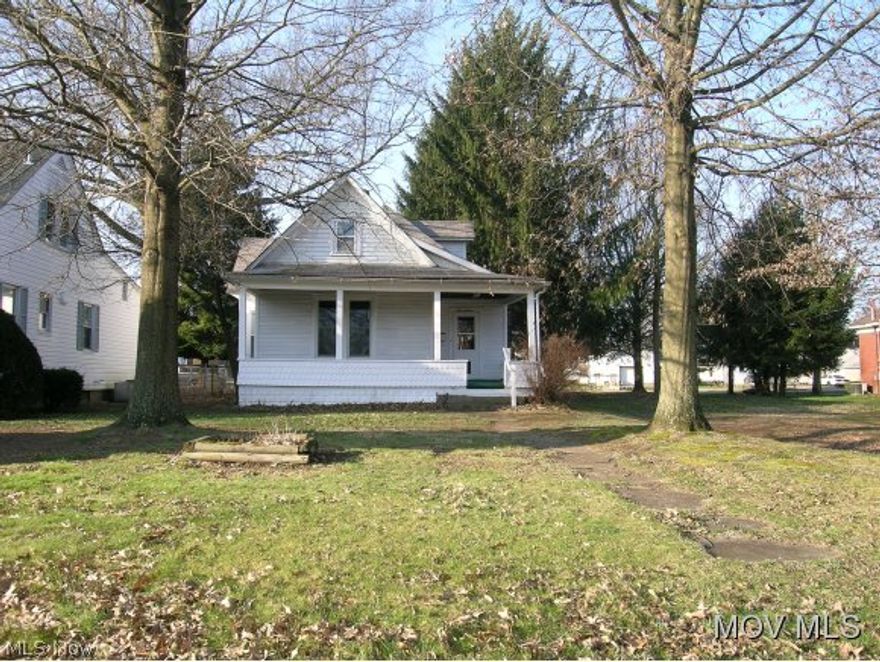 Super location, convenient to the Grand Central Mall.Home freshly painted inside & out, nice covered front porch. new floor coverings inside, 1st floor bedroom, bathroom updated, nice front and back yard with alley access to garage and parking.  Elem: Emerson Elementary School  Elem/Bus: N  JrHigh: Van Devender Jr. High School  JrHigh/Bus: N  High: Parkersburg High  High/Bus: N  Fire: CIT  Police: CTY  PossFreeGas: N  ;SQFT=Fin L1:940, Fin L2:376, Fin Above:1316, Fin Total:1316, Unfin L2:150, Unfin Bsmt:940, Unfin Above:1090;GAR= 2 Car Det