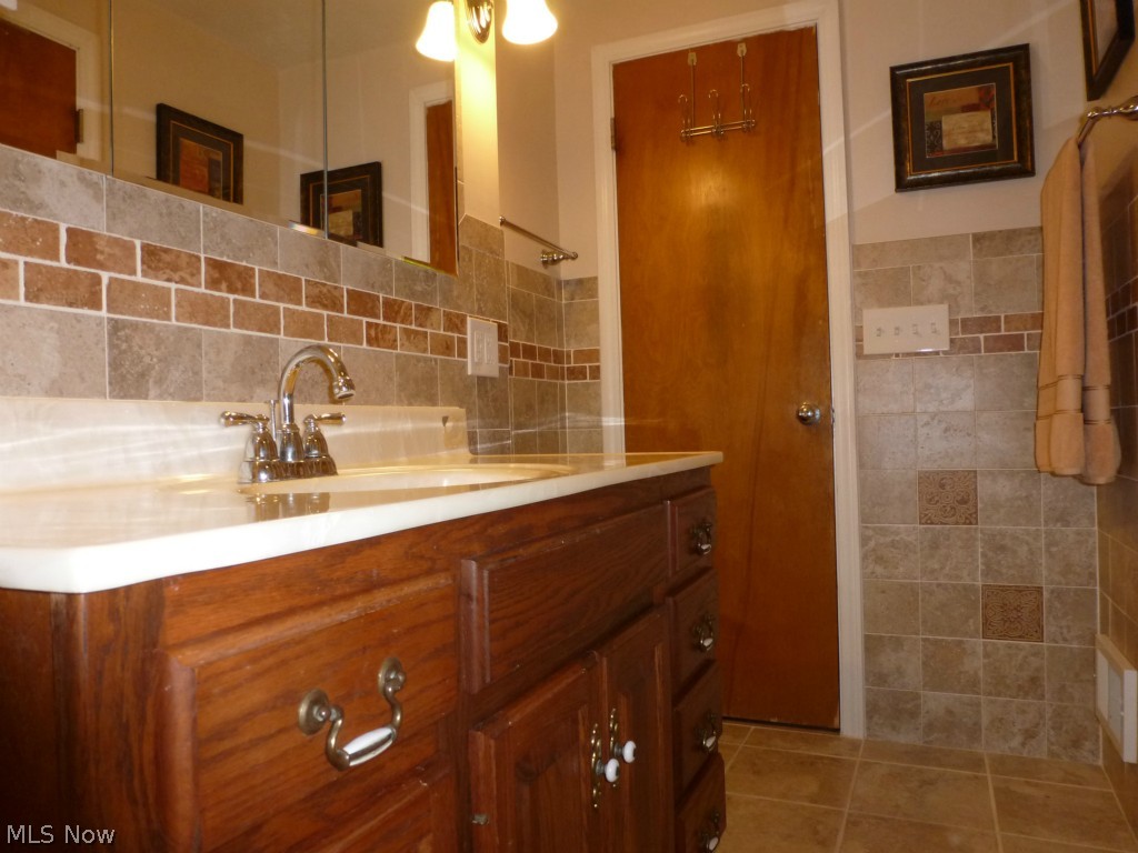 Utopia Beach 04 - Residential