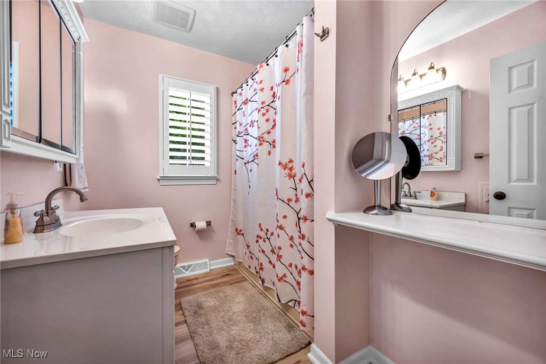 5409 Karen Isle Drive, Willoughby, Ohio image 29