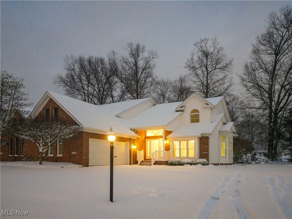 212 Blue Winged Drive, Warren, Ohio image 1