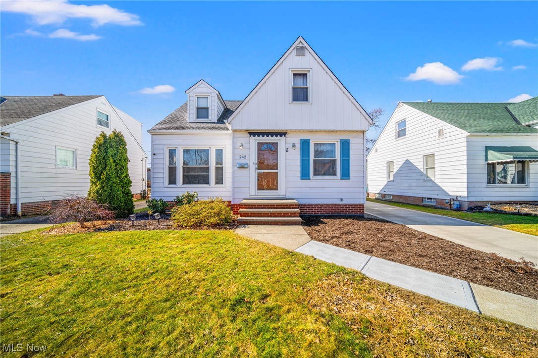 242 E 330th Street, Willowick, Ohio image 2