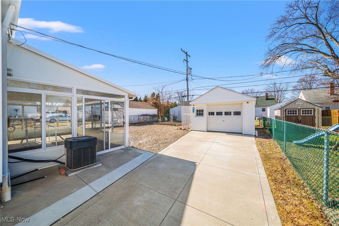 242 E 330th Street, Willowick, Ohio image 32
