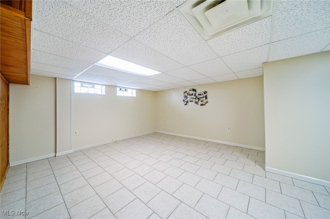 242 E 330th Street, Willowick, Ohio image 25