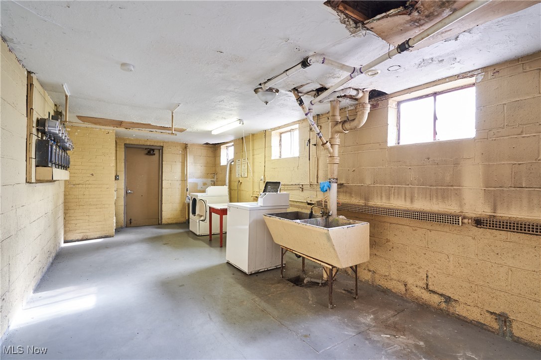 East Cleveland, Ohio 44118, United States, ,Commercial,Contingent,32575