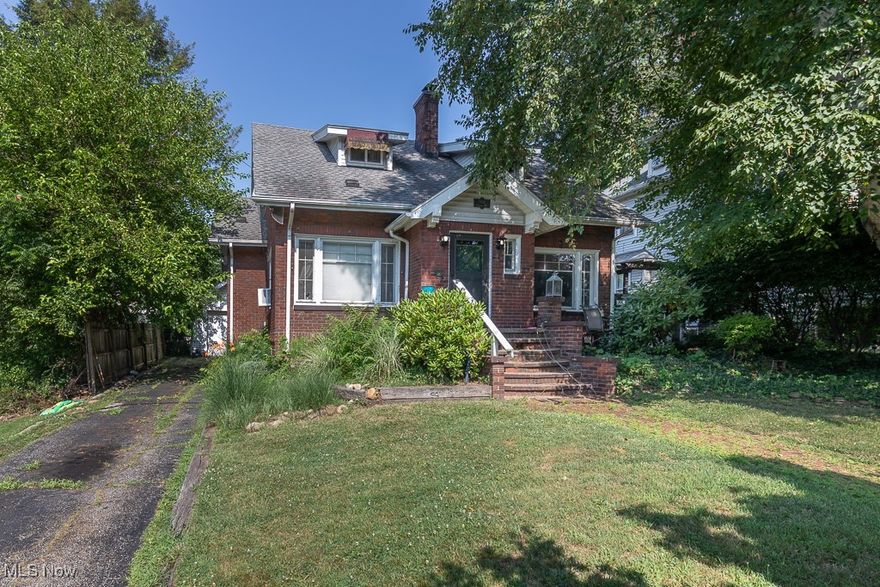 This property is currently leased for $1100 per month with an $1100 security deposit and lease expires on 1/23/26. 1251 Sawyer Ave and 1161 Juniper Ave are also available for sale to build your rental portfolio. Sawyer Ave has an $1150 security deposit and lease expires on 2/26/26 $1150 per month. Juniper Ave has a $1250 security deposit and lease expires on 11/1/25 $1250 per month