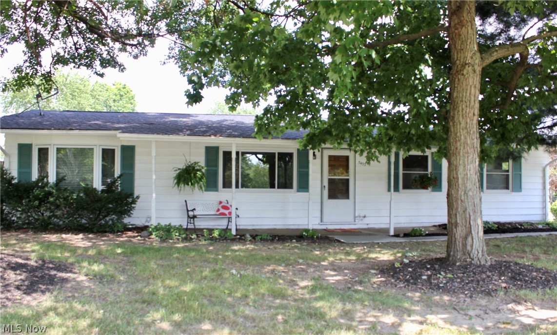 Welcome home to this updated ranch on a corner lot with private fenced backyard. Large eat in kitchen with oak cabinets and granite counters which flows into family room and living room. Kitchen features sliding doors which open to backyard patio and direct access to 2 car garage.
The spacious family room features gas fireplace, built in bookcase and bay window. Bedrooms have large closets with plenty of storage.
Other updates include new roof 2017, new Carrier AC/heating system 2018, new front sidewalk 2019 and updated windows.
Conveniently located to shopping with great access to Silver Springs Park, Metro Bike and Hike Trail, Fox Den Golf Course and an easy commute to Route 8.
Home Warranty included. Owner is licensed real estate agent in Ohio