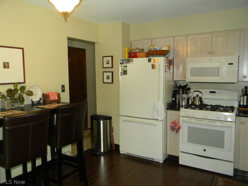 Fairway Land Co Apt Inv Cos Re - Residential