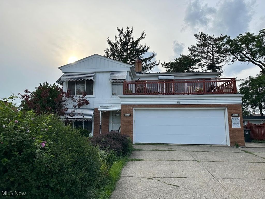 Photo of 6234 N Canterbury Road, Parma, OH 44129 (MLS # 5161017)
