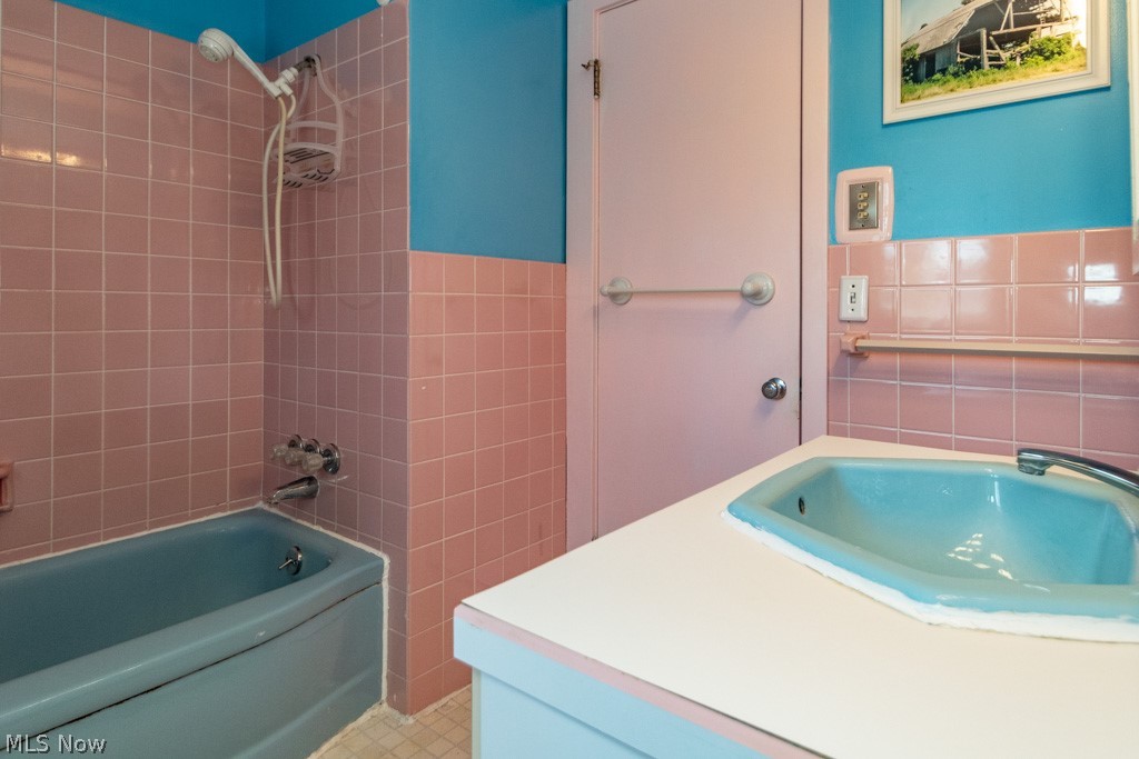 Van Deboo-Hager Cos Cedar Gre - Residential