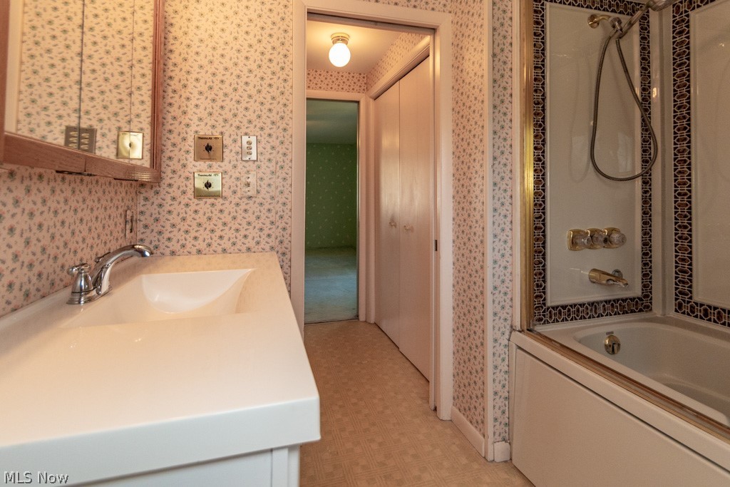 Van Deboo-Hager Cos Cedar Gre - Residential