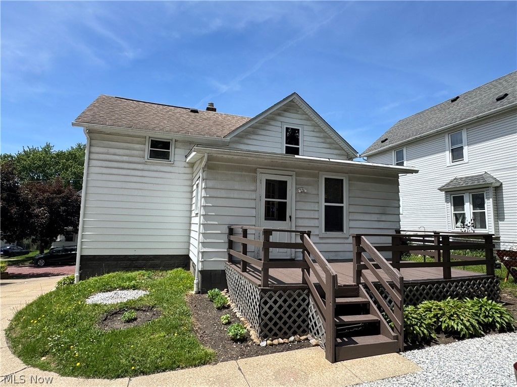 Photo of 2113 11th Street SW, Akron, OH 44314 (MLS # 5212211)