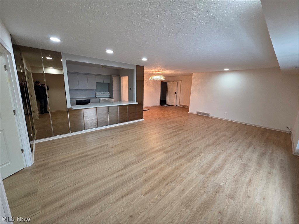 Acacia/Green Condo - Residential