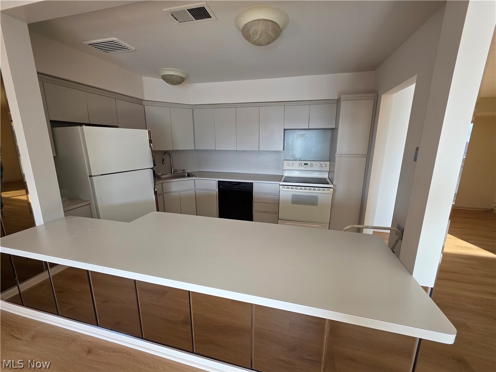 Acacia/Green Condo - Residential