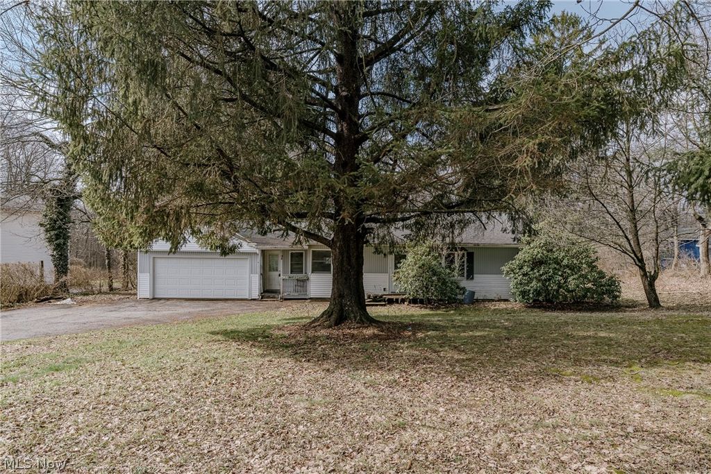 Photo of 17446 Snyder Road, Chagrin Falls, OH 44023 (MLS # 5190791)