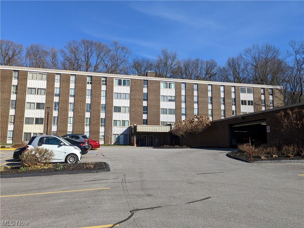 This lovely 2-bedroom, 1-bathroom condo in the highly sought-after Silver Lake Towers in Stow, Ohio is a must-see for anyone looking for a warm, comfortable and convenient apartment condo. Located at 3070 Kent Rd Suite 208, this unit boasts an amazing view of Adell Durbin Park, which you can enjoy from the comfort of your very own 3-season room. Inside, you'll find a spacious living room that's perfect for entertaining guests or simply relaxing with family. The kitchen is fully equipped with all the necessary appliances with room for a table to admire the view. The primary bedroom features ample closet space, including a large walk-in closet. The bathroom has been updated with a walk-in shower for added convenience. The unit is located in the D building, which comes with a variety of amenities for residents to enjoy. These include a party room, two guest suites, an exercise room, and a library/billiard room. Best of all, the monthly fee covers all utilities, including cable, making it easy to budget your expenses.
Overall, this is an excellent opportunity to own a stylish and comfortable condo in a great location, complete with all the amenities you need to live a convenient and enjoyable lifestyle.