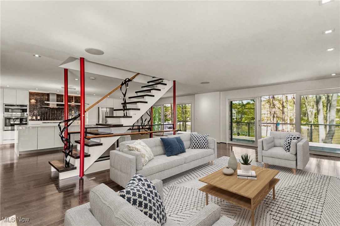 8733 Lake Forest Trail