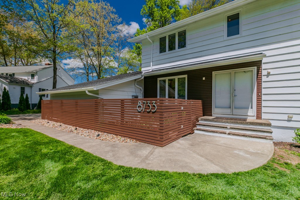 8733 Lake Forest Trail