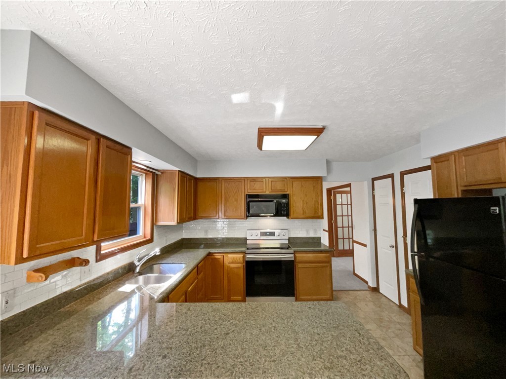 33531 Dickens Circle, North Ridgeville, Ohio image 14