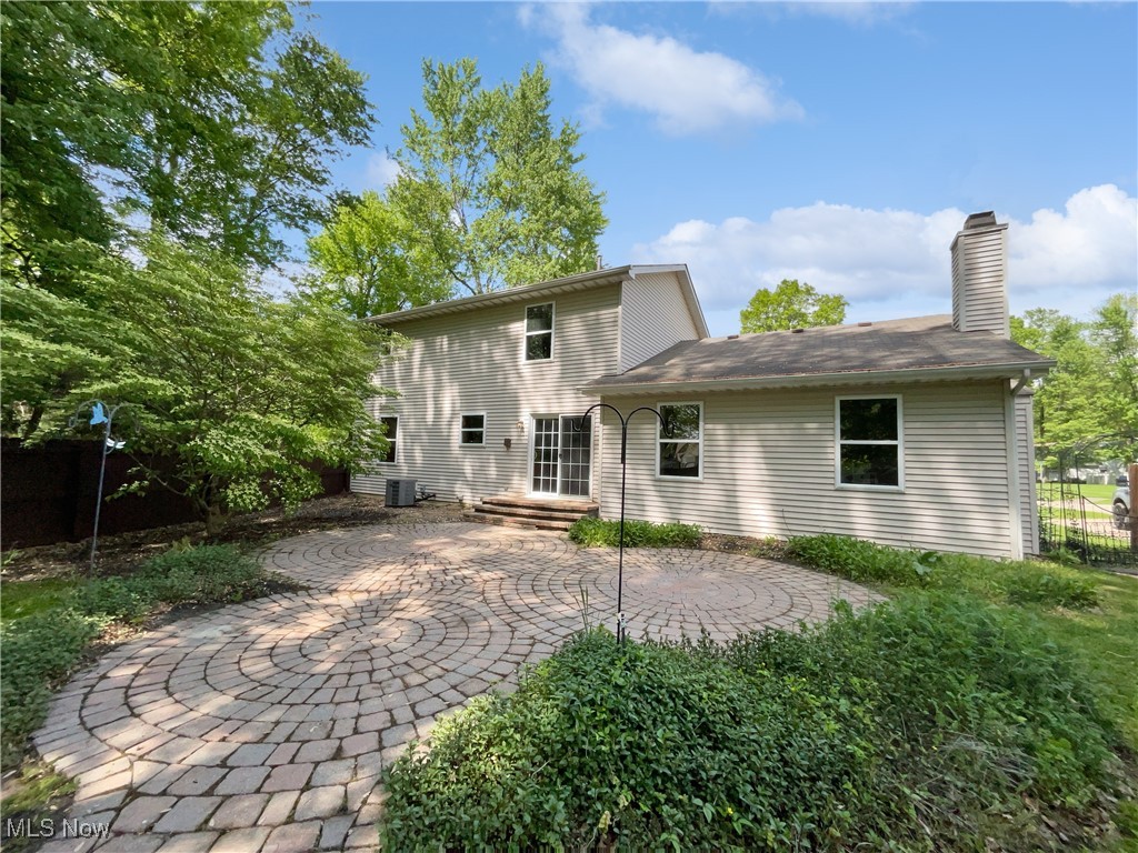 33531 Dickens Circle, North Ridgeville, Ohio image 8