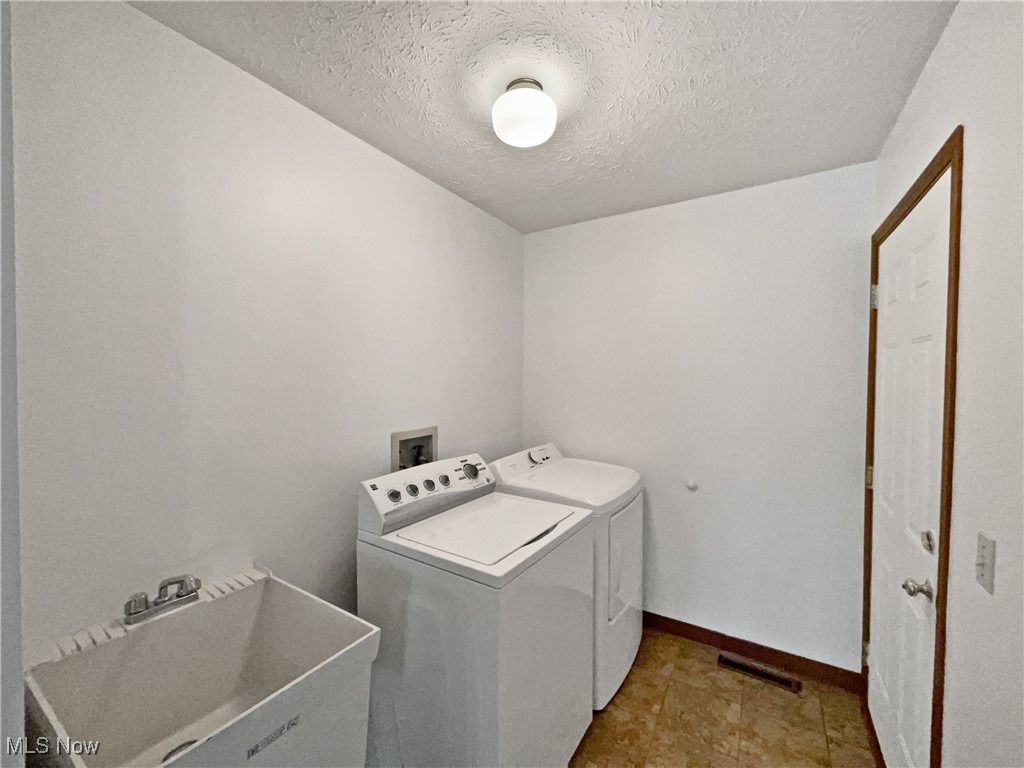 33531 Dickens Circle, North Ridgeville, Ohio image 15