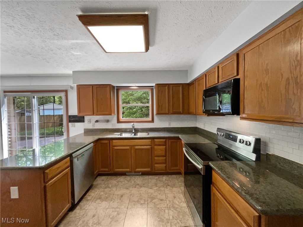 33531 Dickens Circle, North Ridgeville, Ohio image 6