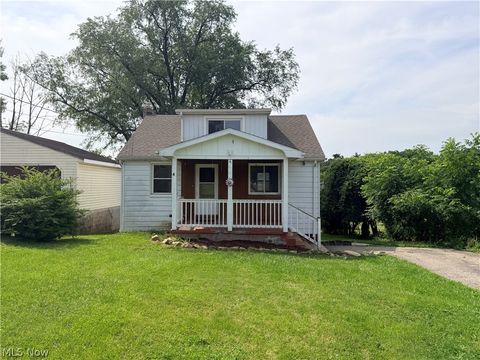 Homes For Sale - 34 W Lewis Street<br/> Struthers, OH 44471