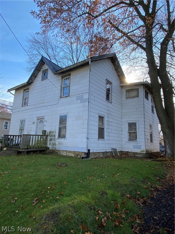 Two unit multi family home. Bring your investors. Both units contain 2 bed and 1 bath. Units are metro approved. Being sold as is.