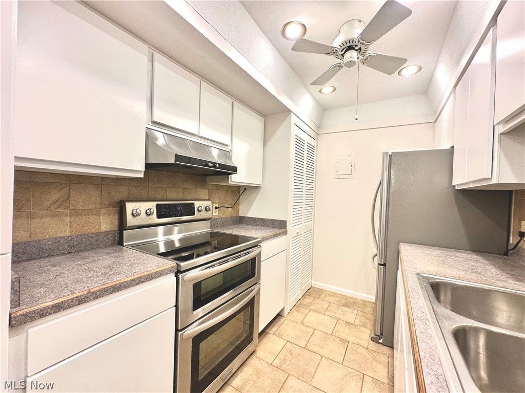 Photo of 42 Gloucester Court #3A, Akron, OH 44313 (MLS # 5194362)