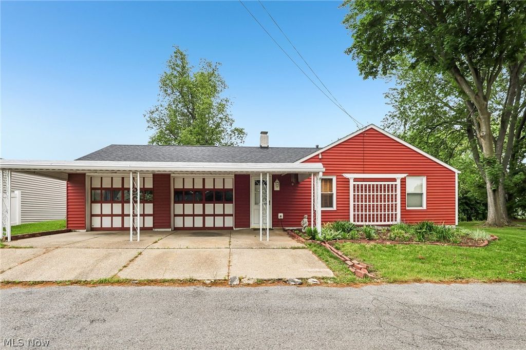 Photo of 686 Portage Lakes Drive, New Franklin, OH 44319 (MLS # 5202261)