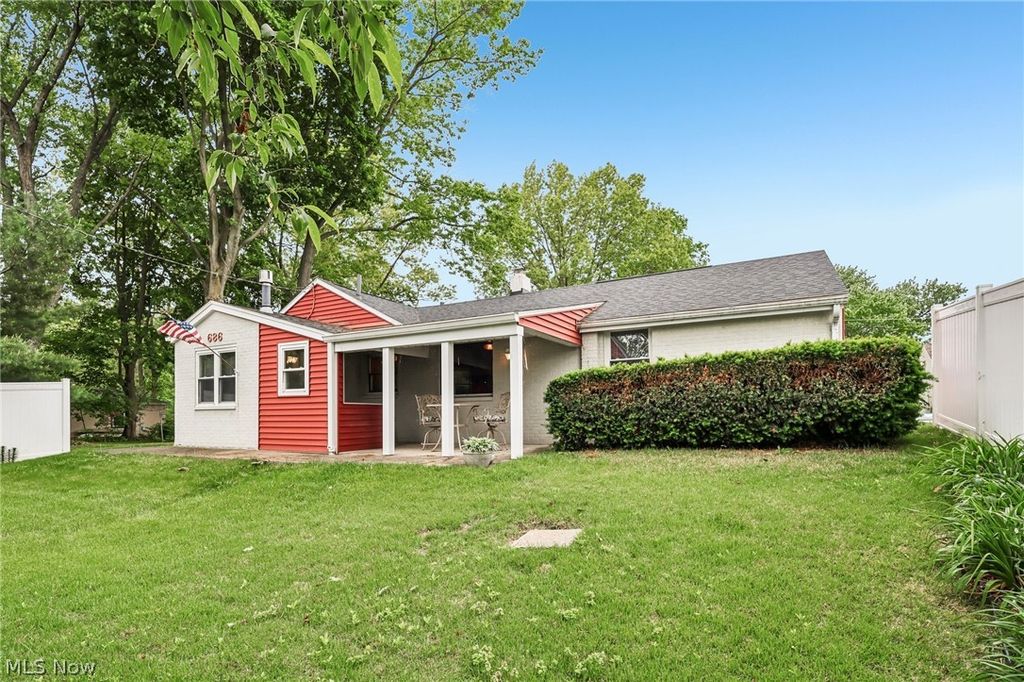 Photo of 686 Portage Lakes Drive, New Franklin, OH 44319 (MLS # 5202261)