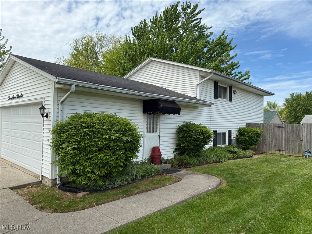 2736 Rita Drive, Lorain, Ohio image 2