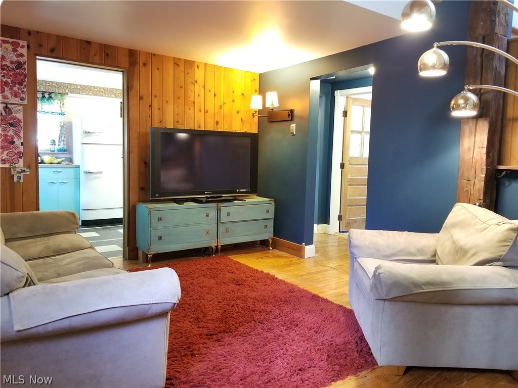 Ravenna Bldg Co - Residential Lease