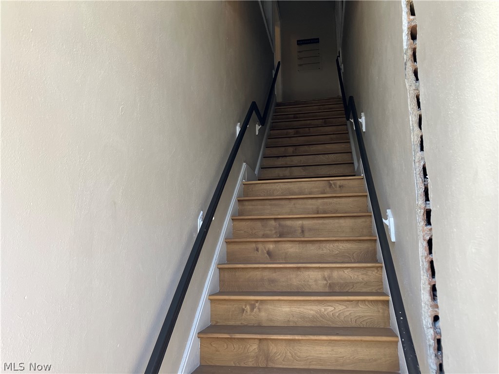 Cuyahoga Falls - Commercial Lease