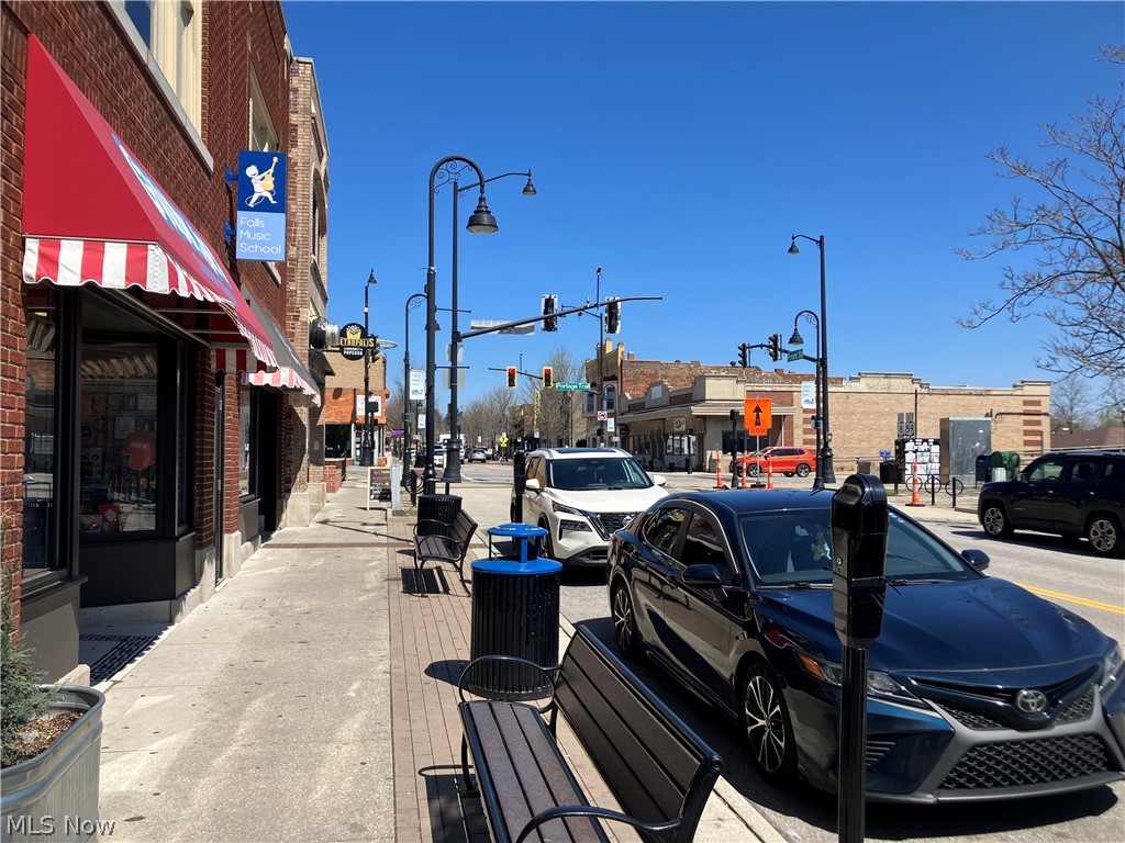 Cuyahoga Falls - Commercial Lease