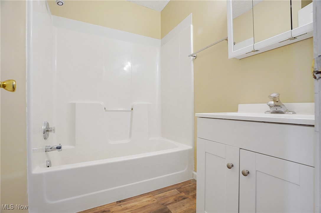 Wolfs Den - Residential Income