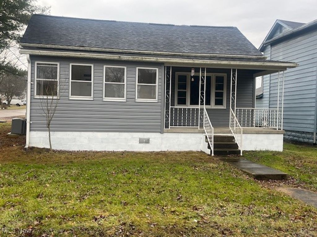 Photo of 402 Kinzel Avenue, Zanesville, OH 43701 (MLS # 5180842)