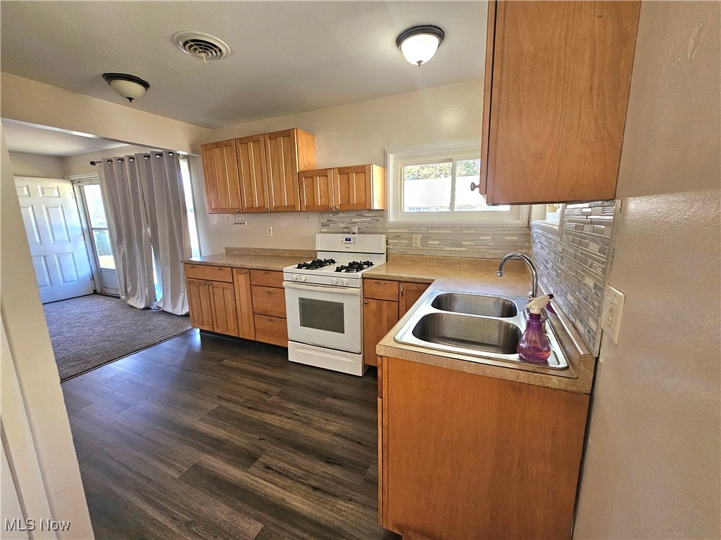 Dennison Manor - Residential