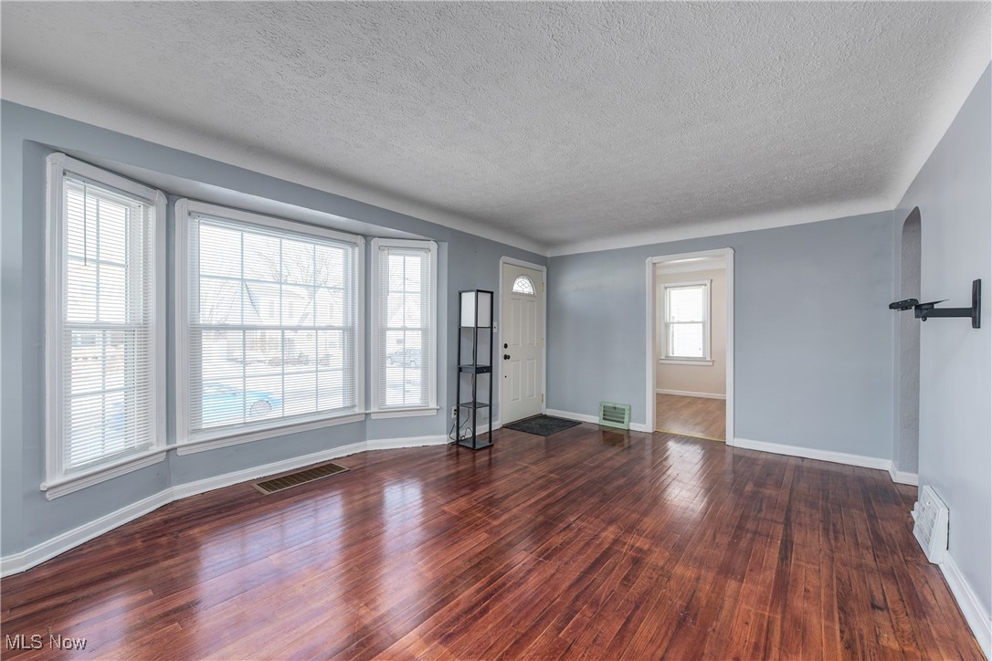 6013 Northcliff Avenue