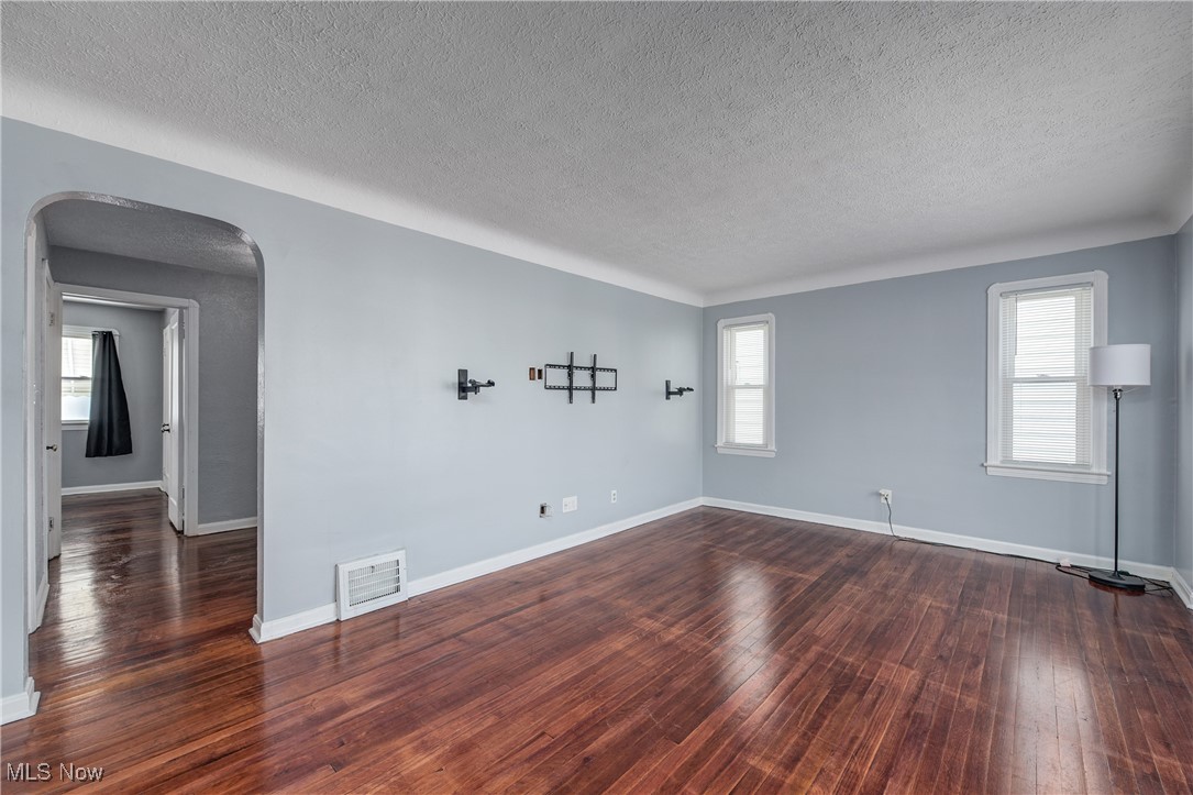 6013 Northcliff Avenue