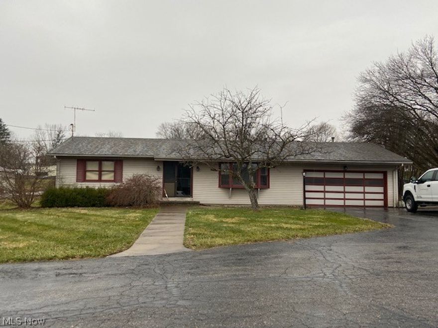 Looking for THE location for your business...we've found it !   Located on St. Rt 40 east of Zanesville Ohio off I-70 entrance/exit 93.  This 5000 sq foot finished office space has conference rooms, private office, reception area, kitchen, restrooms, showers, garage, storage.  Property is currently leased at $1700.00 monthly  (tenants willing to stay on)