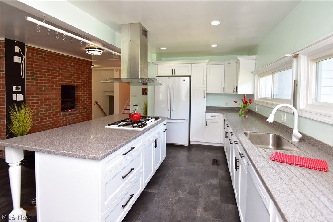 Melvin F Freelands Westhill E - Residential