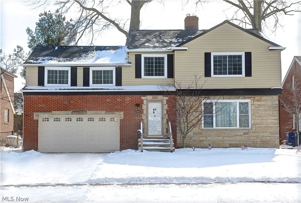 Photo of 15801 Edgecliff Avenue, Cleveland, OH 44111 (MLS # 5189076)