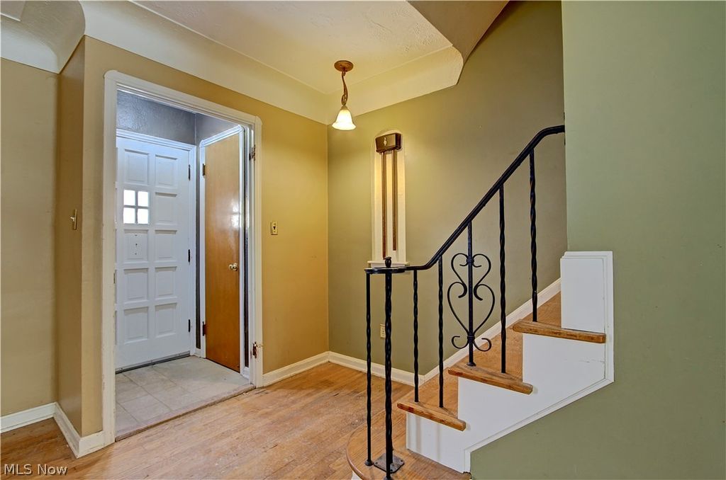 Photo of 15801 Edgecliff Avenue, Cleveland, OH 44111 (MLS # 5189076)