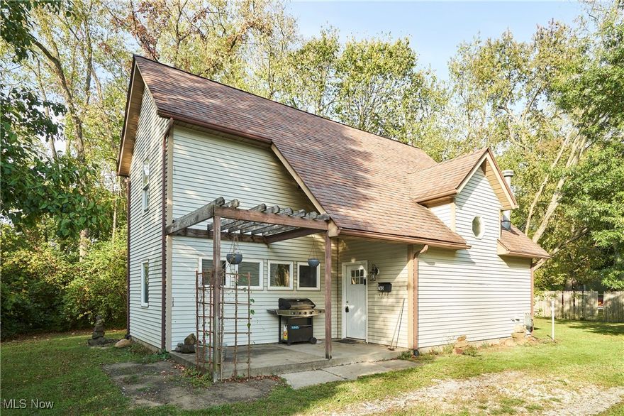 Welcome to 763 Cordova Ave ! This 2 bedroom 1 bath home has a unique layout you are going to love! Main floor is open concept with a room off to the side for an office, play room, or storage. Upstairs you have two generous size bedrooms and a bathroom with laundry. This home sits on a dead end road giving it a semi private yard with a shed for storage. Highway access is very close for easy commute. Schedule your showing today to see what this home has all to offer !
