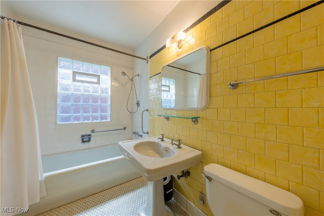 Nicholson Realty Cos Waterbur - Residential
