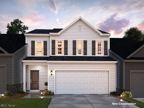 Townhouse For Sale - 3540 Bushwillow Drive<br/> Summit County, Green, OH 44685