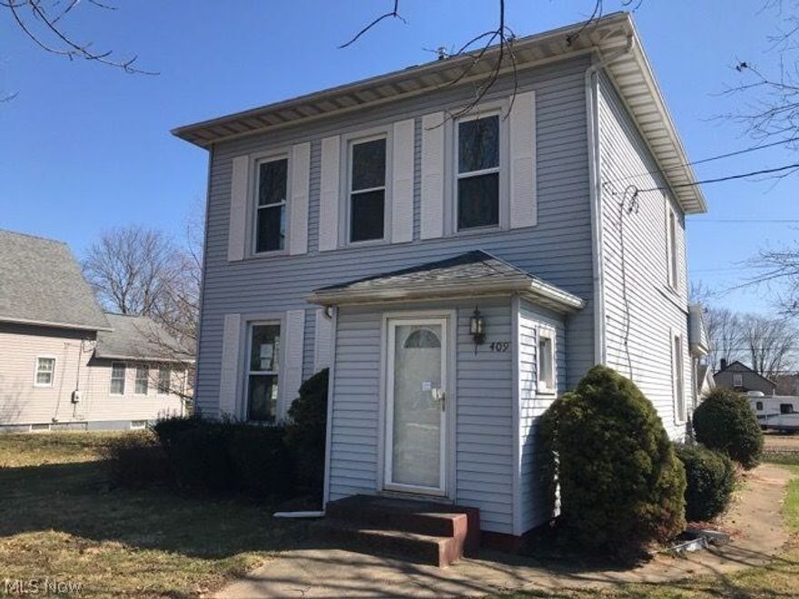 Cute Traditional style home with 3 bedrooms, 1 bath and +/- 1,758 SF to enjoy. Hardwood floors and an open floorplan to bring your design ideas to life.
Additional features: unfinished basement, detached garage and approximately 13,200 SF lot. Property is in need of some TLC to bring out its full potential. Make an offer today.