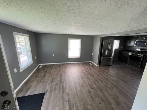 Tiny photo for 17911 Davis Road, Lake Milton, OH 44429 (MLS # 5187677)